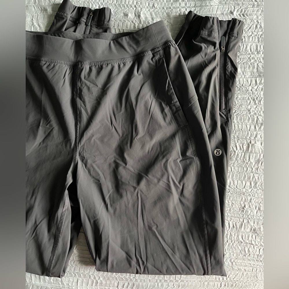 Adapted state high rise jogger. Graphite grey. Size 6